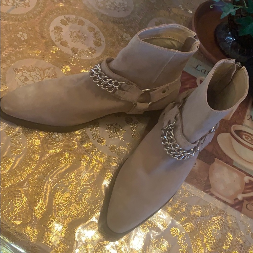 Chelsea boots